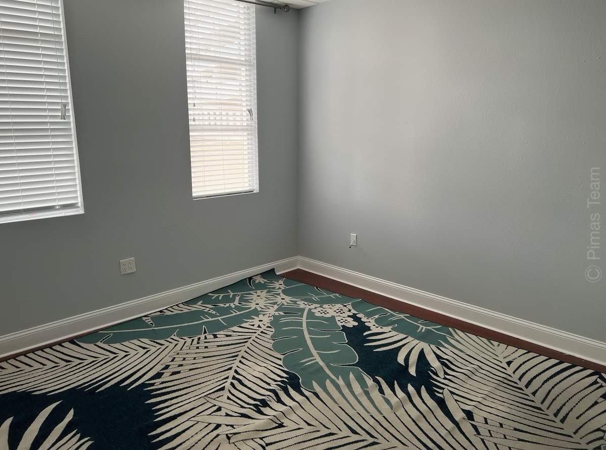 217 N Office – Castell Blau