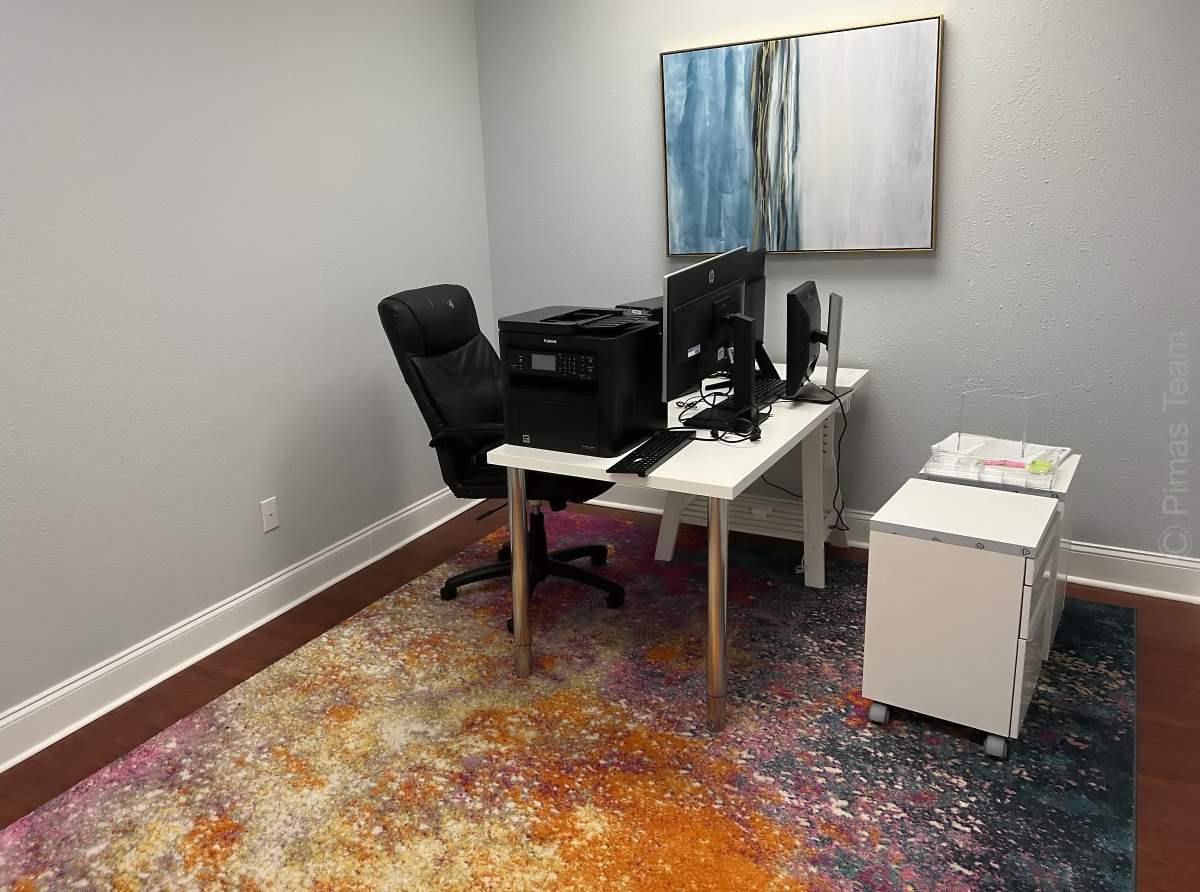 217 N Office – Castell Blau