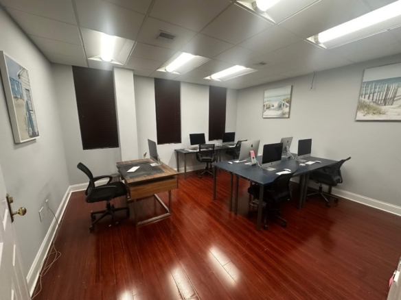217 S Office – Castell Blau