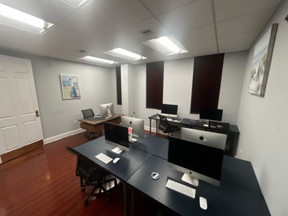 217 S Office 1(2) – Castell Blau