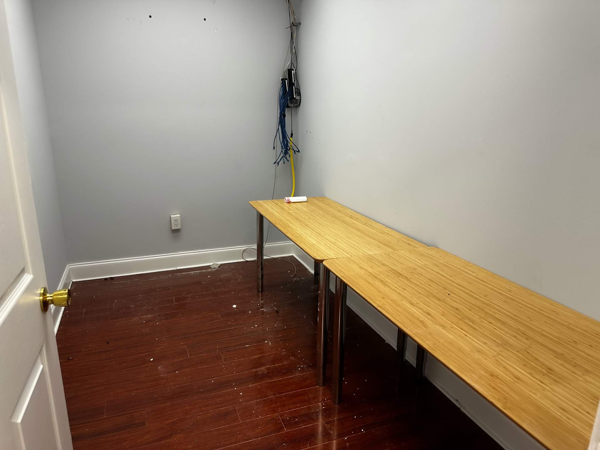 217 S Office 4 (2) – Castell Blau