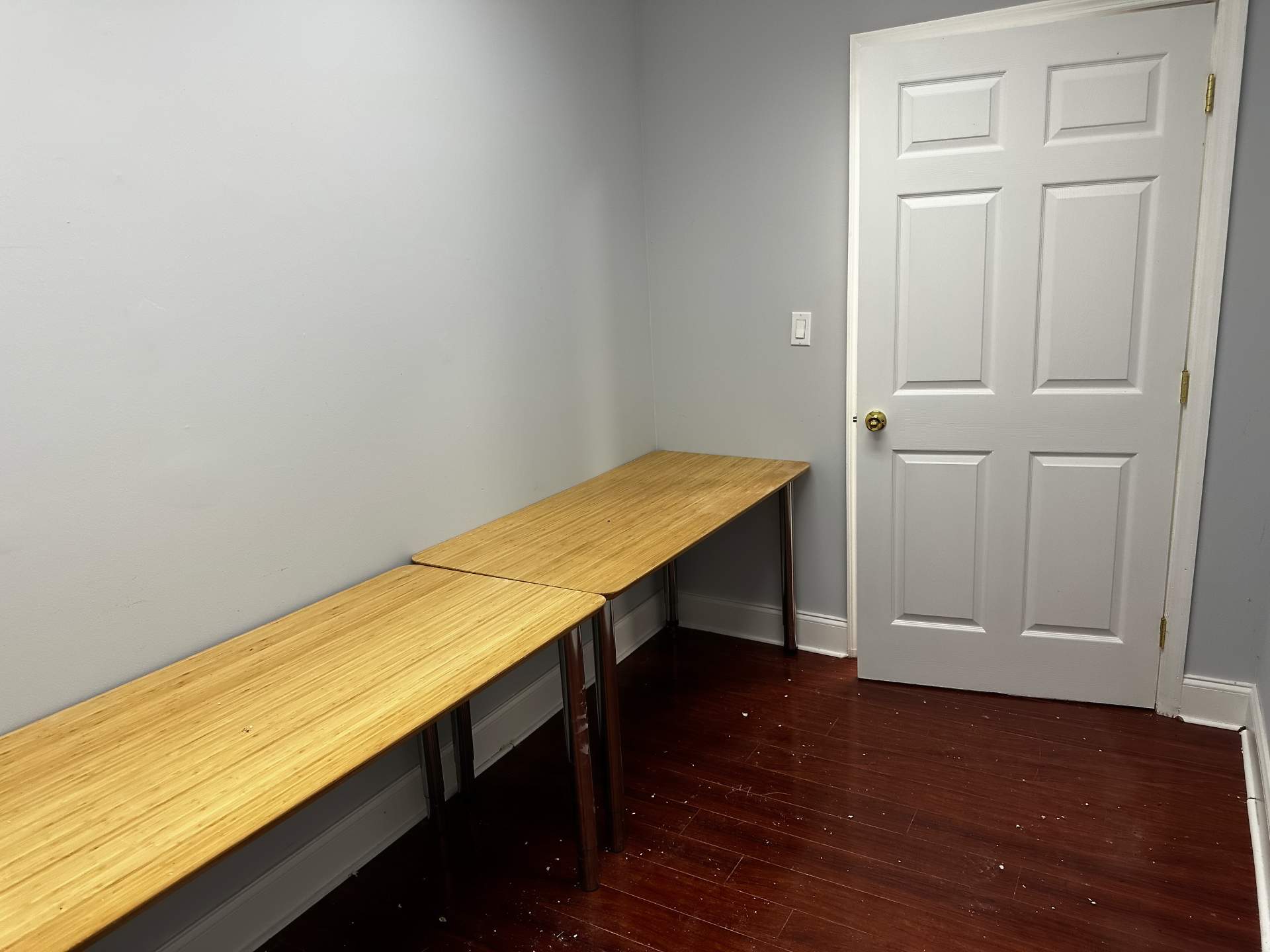217 S Office – Castell Blau