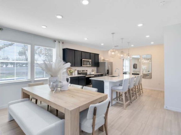 Cove at Nona Sound Dining Area – Castell Blau