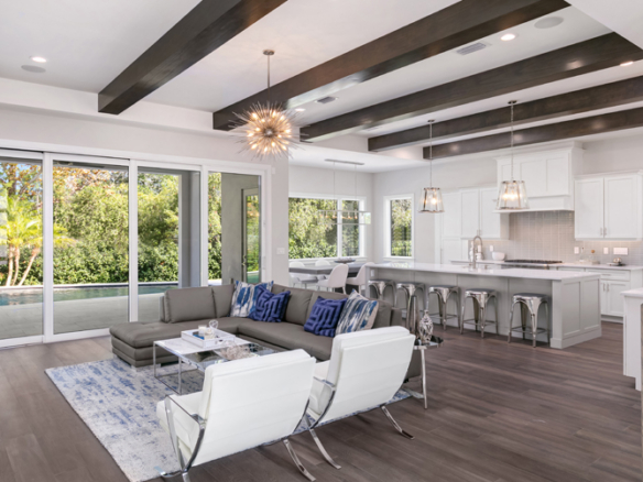 Lake Sheen Sound Great Room – Castell Blau