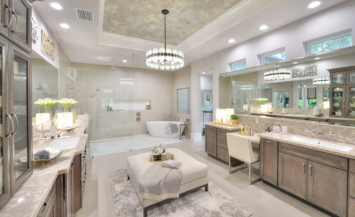Live Oak Estates Primary Bath – Castell Blau