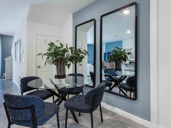 Nona West Dining Area – Castell Blau