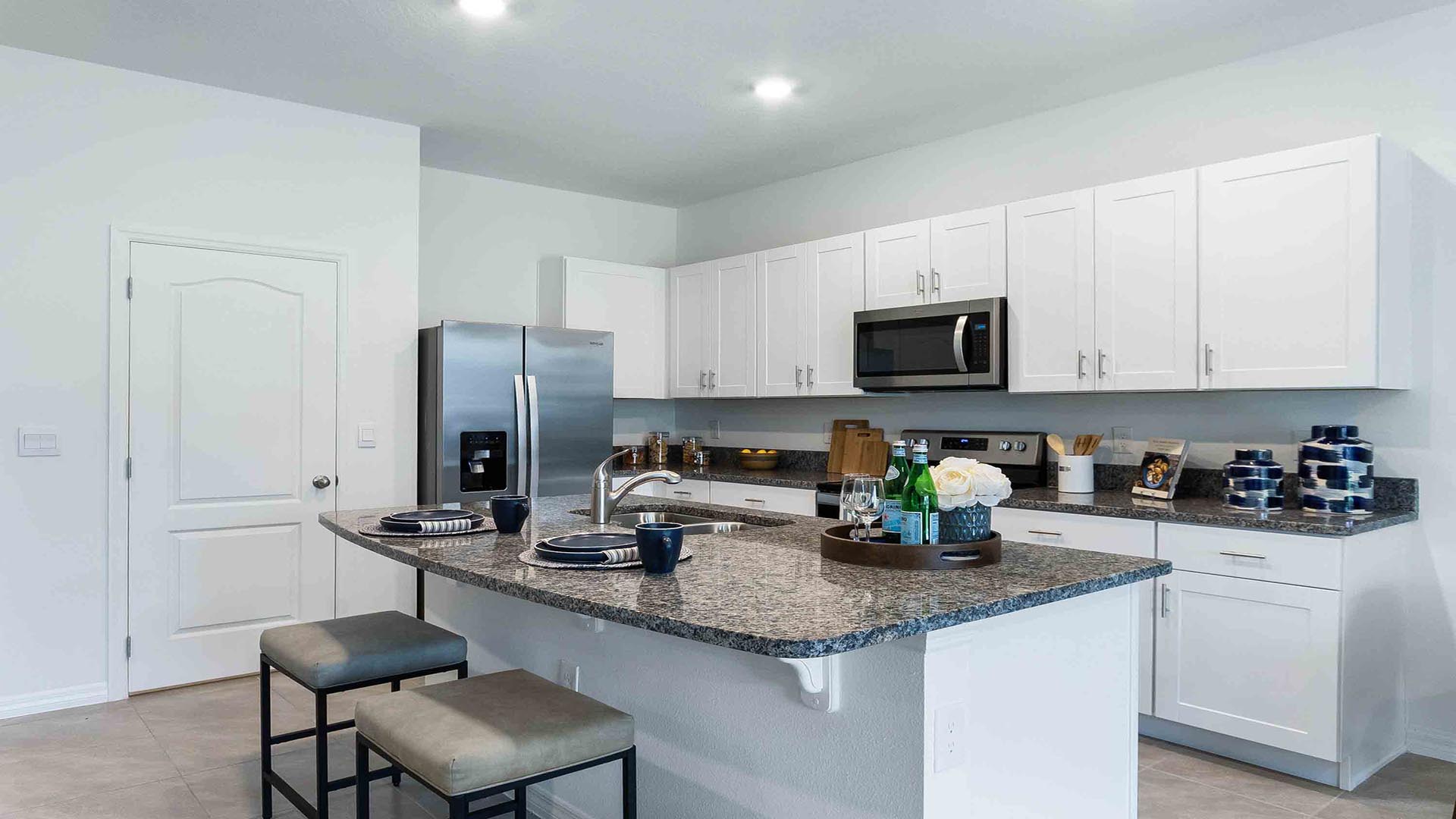 Nona West Kitchen – Castell Blau