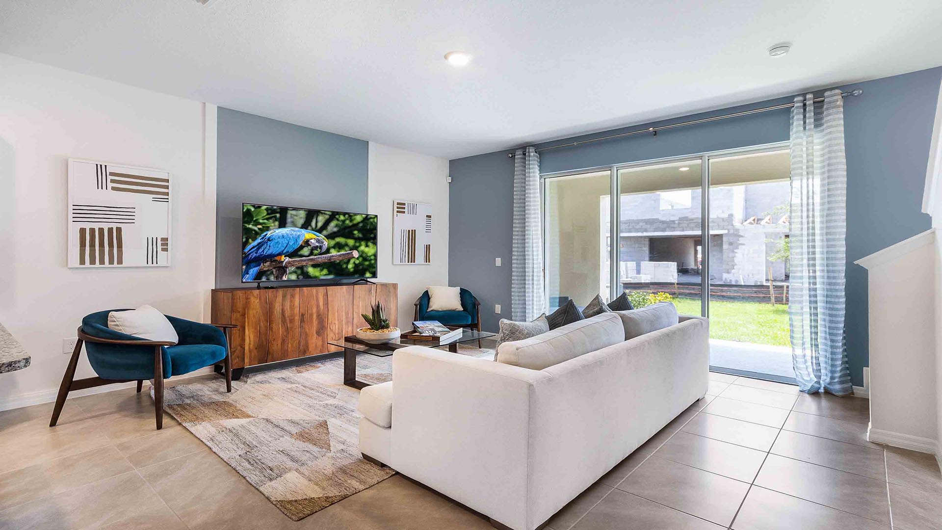Nona West Living Room – Castell Blau