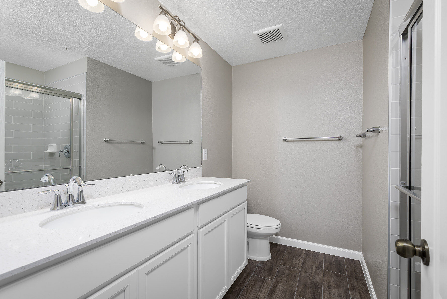 Reeves Place Bathroom – Castell Blau