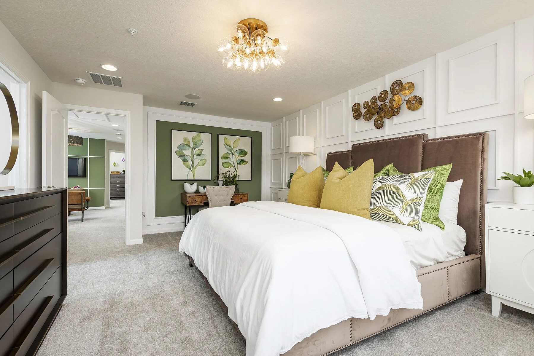 Reeves Place Primary Bedroom – Castell Blau